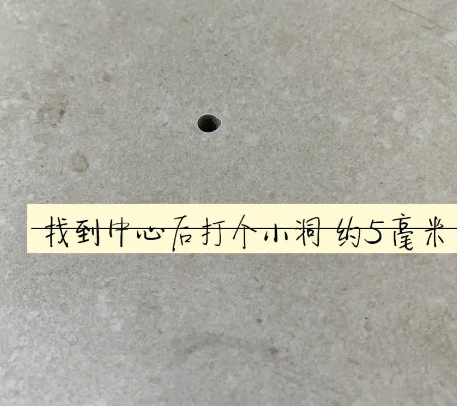曲靖瓷砖空鼓维修公司专业解答在瓷砖铺贴过程中，如果砂料搅拌不均匀，将会带来以下问题